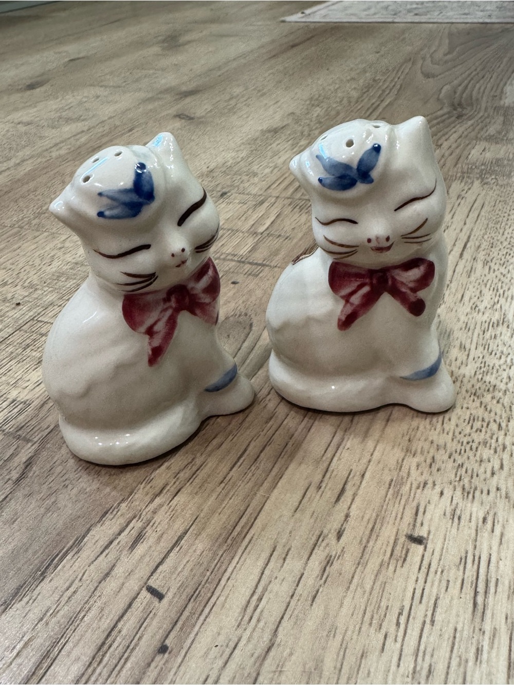 Vintage “Puss ‘N Boots” salt and pepper shakers for 1940-1950